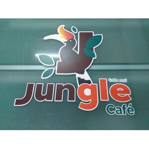 งานพิมพ์สติกเกอร์ลงบนแผ่นอะคริลิค งานJUNGLE CAFE