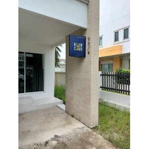 ป้ายเหล็กสามเหลี่ยมติดผนัง งานBEONCLOUND