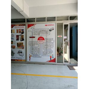 ป้านงานปริ้นท์สติกเกอร์ติดลงบนกระจกลูกค้า งานINTERPACK