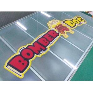 รับทำป้ายอะคริลิค ป้ายอะคริลิกร้านอาหาร ป้ายบอมเบอร์ด็อก