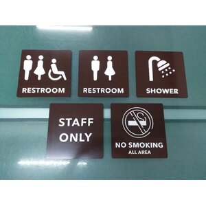 งานตัดสติกเกอร์สีขาวลงแผ่นอคริลิคสีน้ำตาล