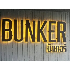 ป้ายตัวอักษรโลหะไฟแอลอีดีออกหลัง งานBunker บังเกอร์