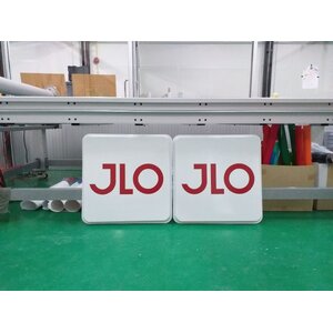 งานติดสติกเกอร์ลงบนแผ่นปั๊มนูน งานJLO