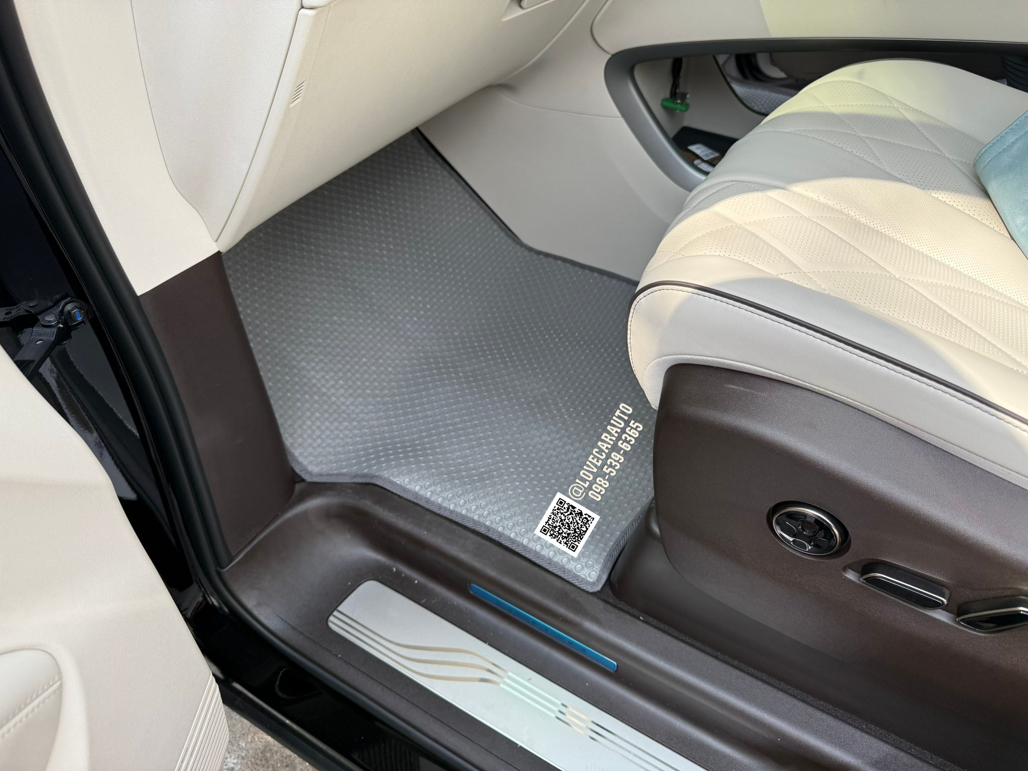 พรมปูพื้นรถยนต์ BYD Denza D9 กระดุมเล็ก pvc สีเทา