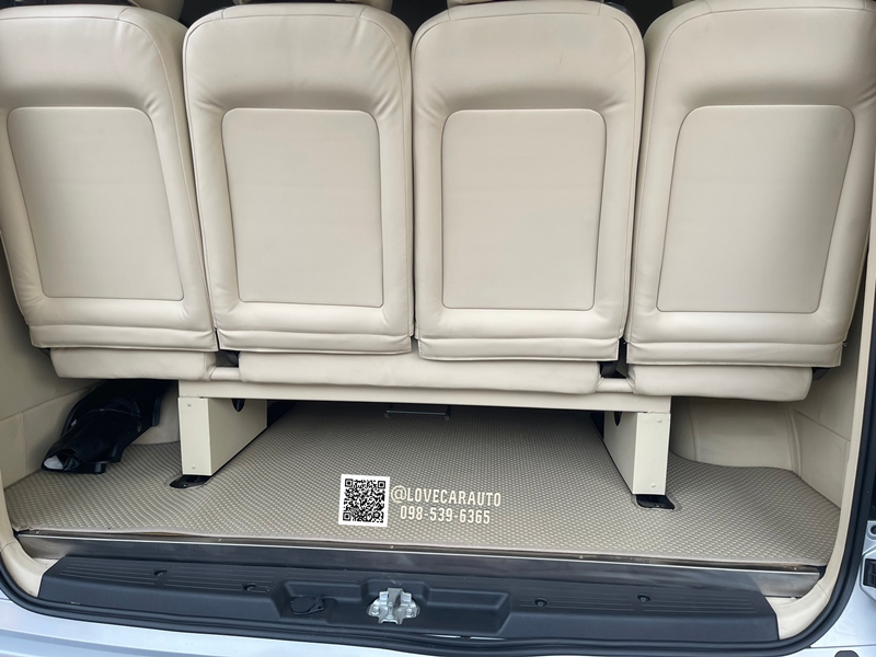 พรมกระดุม Toyota Commuter 2022 ภายในดัดแปลง กระดุมเล็กสีครีม