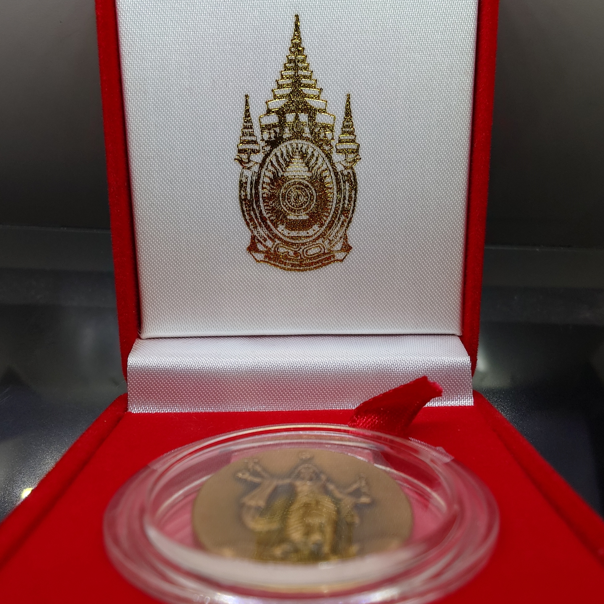 เหรียญพระพิฆเนศ ปางมหาเทพ เวิร์คพอยท์ (ชุดกรรมการ เลขมงคล 9999) รุ่นเฉลิมพระเกียรติ 80พรรษา ในหลวง รัชกาลที่9 ปี2550 พร้อมกล่องเดิมๆ ไม่มีหนังสือ