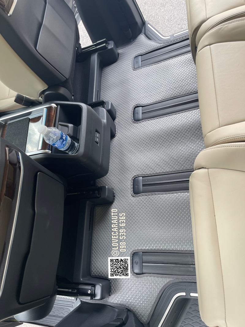 พรมปูพื้นรถยนต์ Toyota Majesty 2024 กระดุมเล็กสีเทา