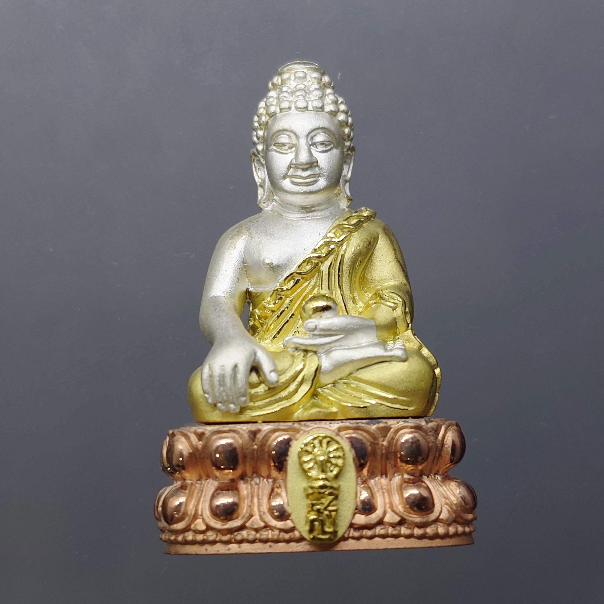 พระกริ่งสิริโภคา สธ. เนื้อเงินชุบสามกษัตริย์ รุ่นสร้างอุโบสถเฉลิมพระเกียรติ วัดบวรนิเวศวิหาร ปี2543 พร้อมกล่องเดิม