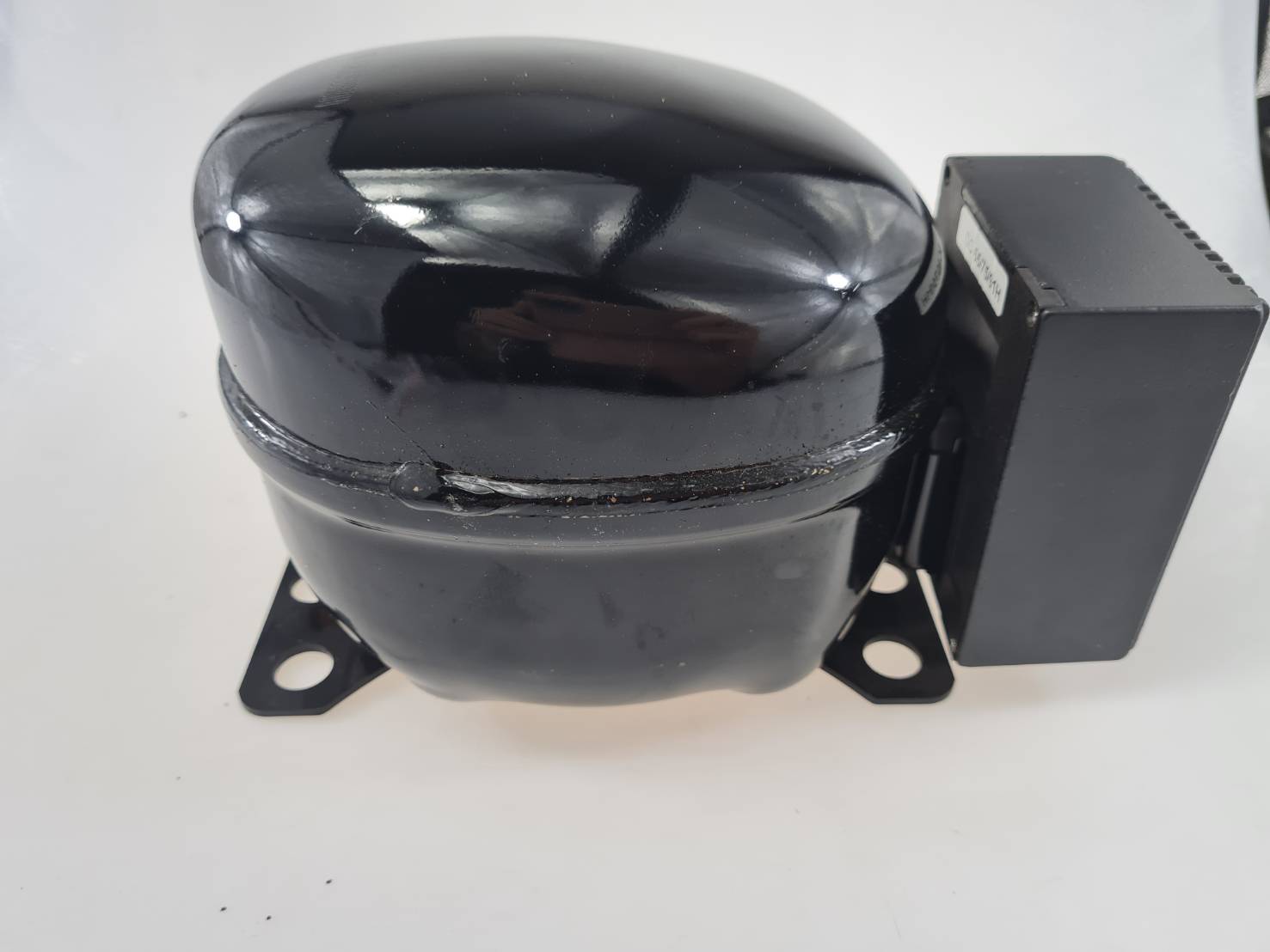 QDZH65G R143 DC compressor คอมเพรสเชอร์ 210W ใช้แรงดันไฟฟ้า 12V และ 24V ใช้งานกับโซลาเซลล์ได้โดยตรงใช้กับตู้แช่ ตู้เย็นต่างๆ