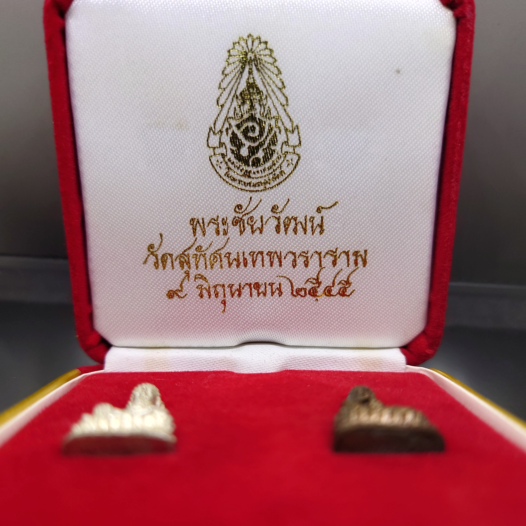 พระชัยวัฒน์ เนื้อเงิน และ เนื้อนวะโลหะ วัดสุทัศน์เทพวราราม ปี2545 พร้อมกล่องเดิม