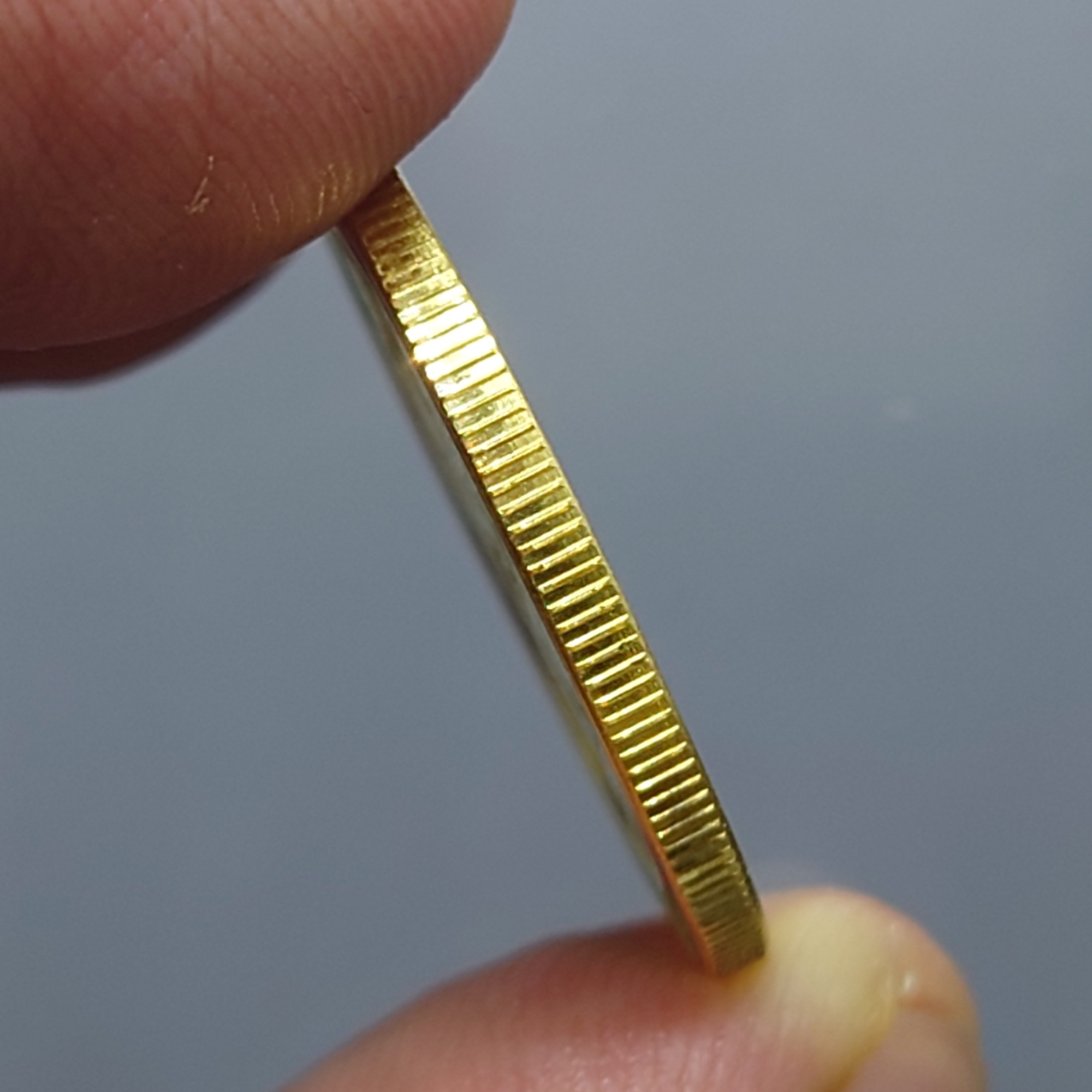 เหรียญทองคำ 6000 บาท (หนัก 15 กรัม) ที่ระลึกเหรียญรางวัลแมกไซไซ ทูลเกล้าฯถวายพระเทพฯ พ.ศ.2534 สร้างน้อย หายาก