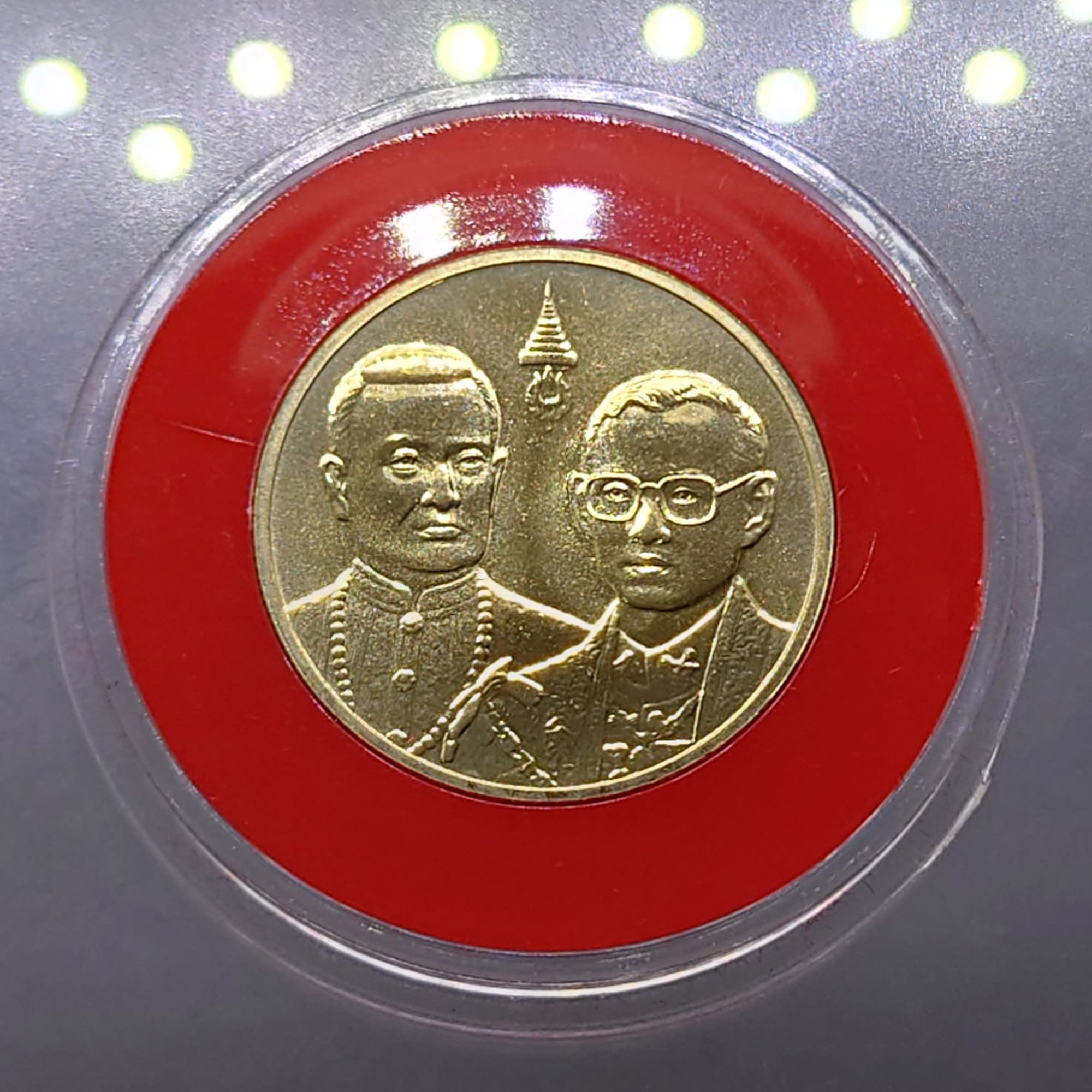 เหรียญทองคำ ชนิดราคา 6000 บาท (หนัก 15 กรัม) ที่ระลึกพระราชพิธีสมมงคลพระชนมายุเท่ารัชกาลที่ 1 พ.ศ.2543