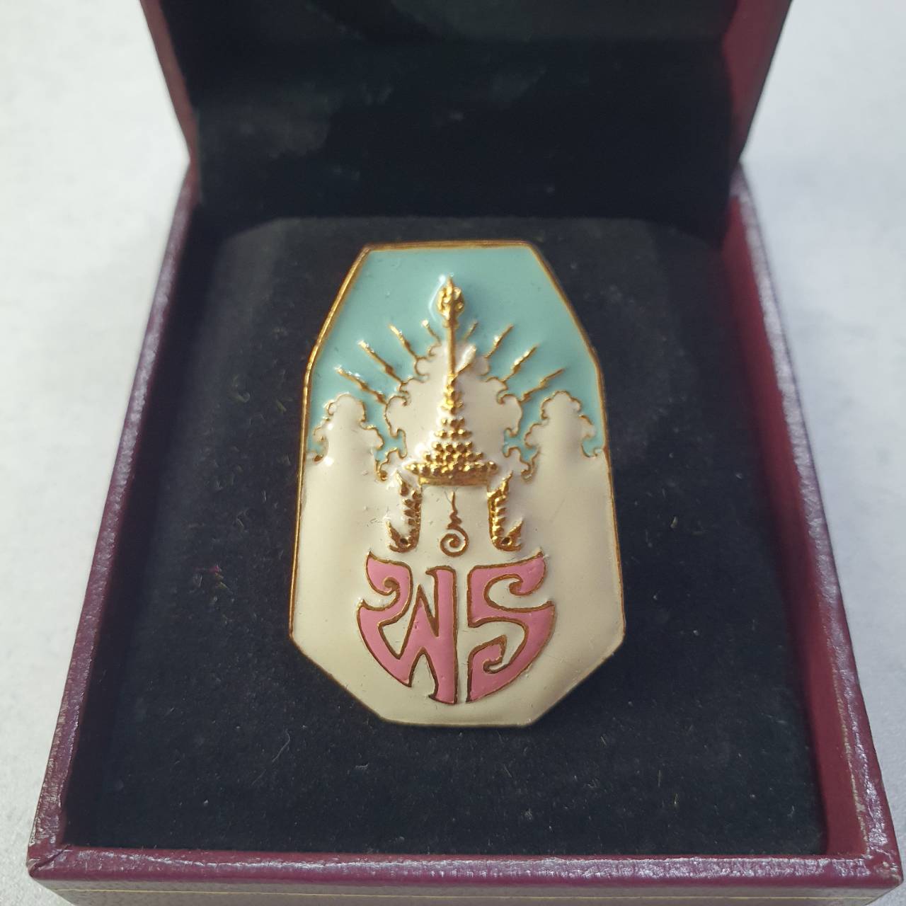 เข็มกลัด เข็มที่ระลึก พระราชพิธีพระราชทานเพลิงพระศพ เจ้าฟ้าเพชรรัตนฯ ปี2555 พร้อมกล่อง