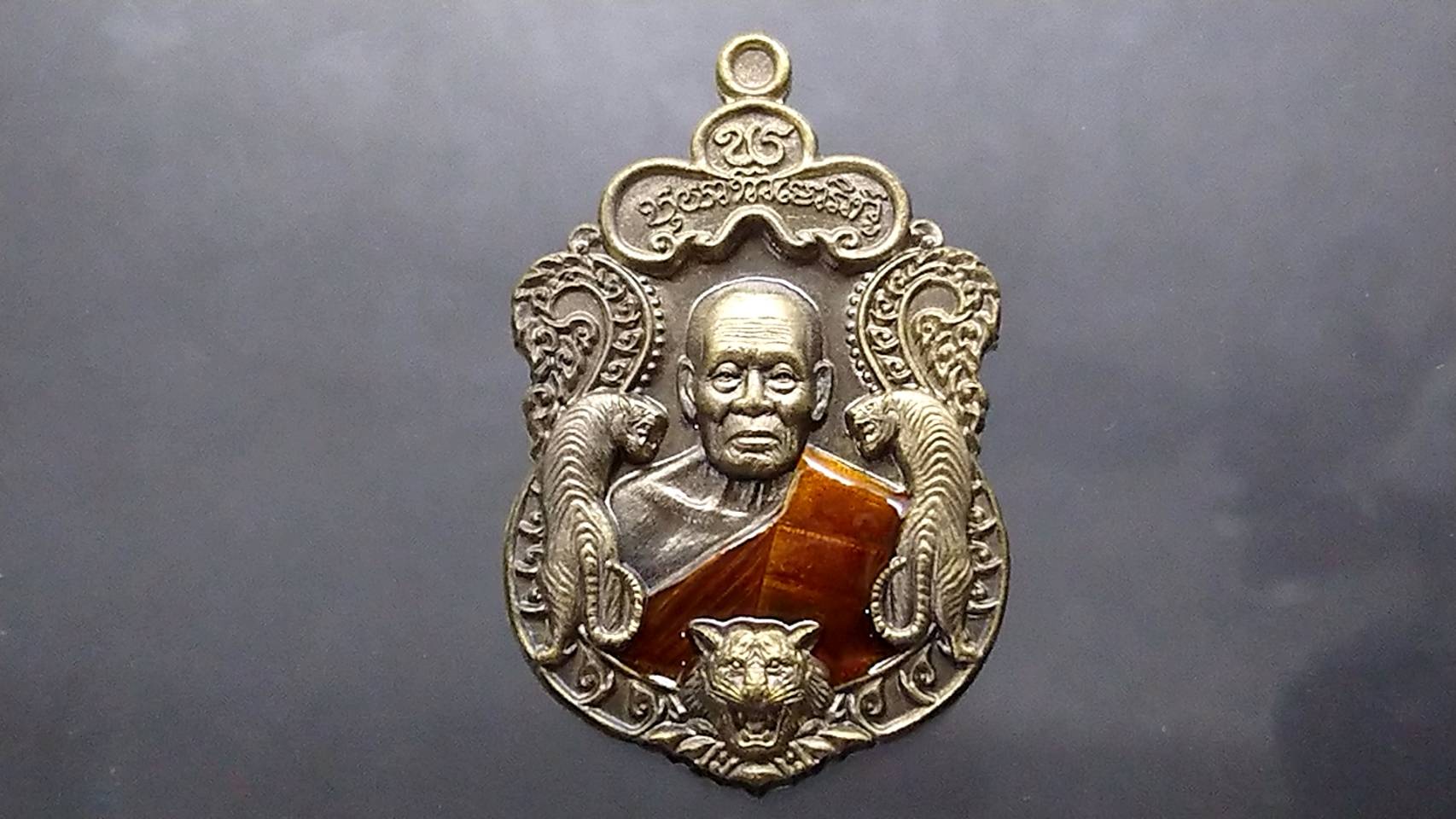 เหรียญพยัคฆ์แสนล้าน เนื้อมหาชนวน ลงยาจีวร (ป๋อง สุพรรณ สร้าง)หลวงพ่อพัฒน์ วัดห้วยด้วน