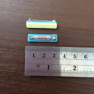 เข็มกลัดติดป้ายชื่อฐานฟ้า 3cm มีกาว