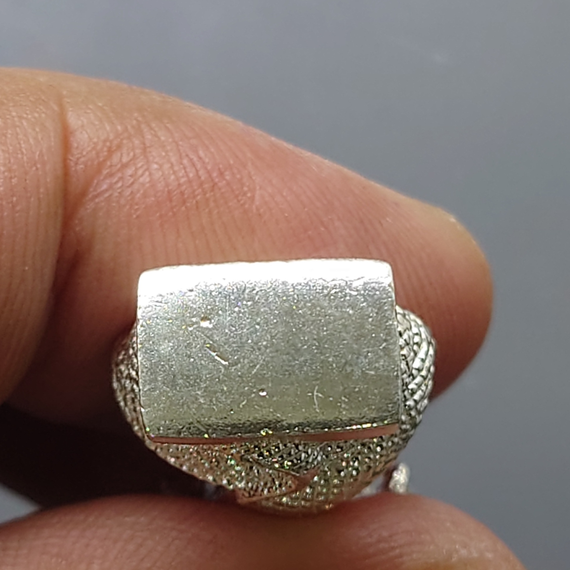 พระพุทธสัฏฐิสิริวัสสมงคล (พระนาคปรก) เนื้อเงิน ฉลองพระชนมายุ 5 รอบ สมเด็จพระเทพรัตนราชสุดาฯ พ.ศ.2558 พร้อมกล่องเดิม