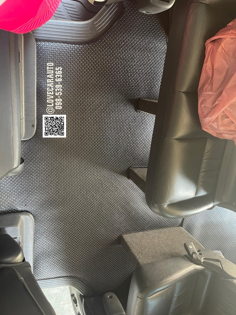 พรมปูพื้นรถยนต์ Toyota Ventury ดัดแปลง กระดุมดเล็กดำ