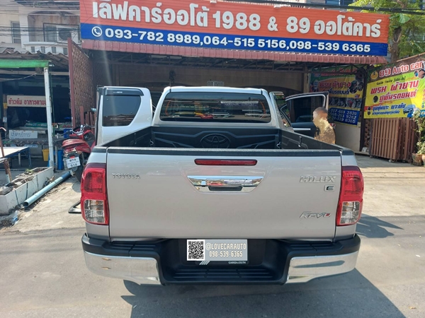 พรมปูพื้นรถยนต์ 6D Toyota Revo Smart Cab โตโยต้า ไฮลักซ์ รีโว่ สมาร์ทแค็บ ลายเคฟล่า สีดำด้ายทอง