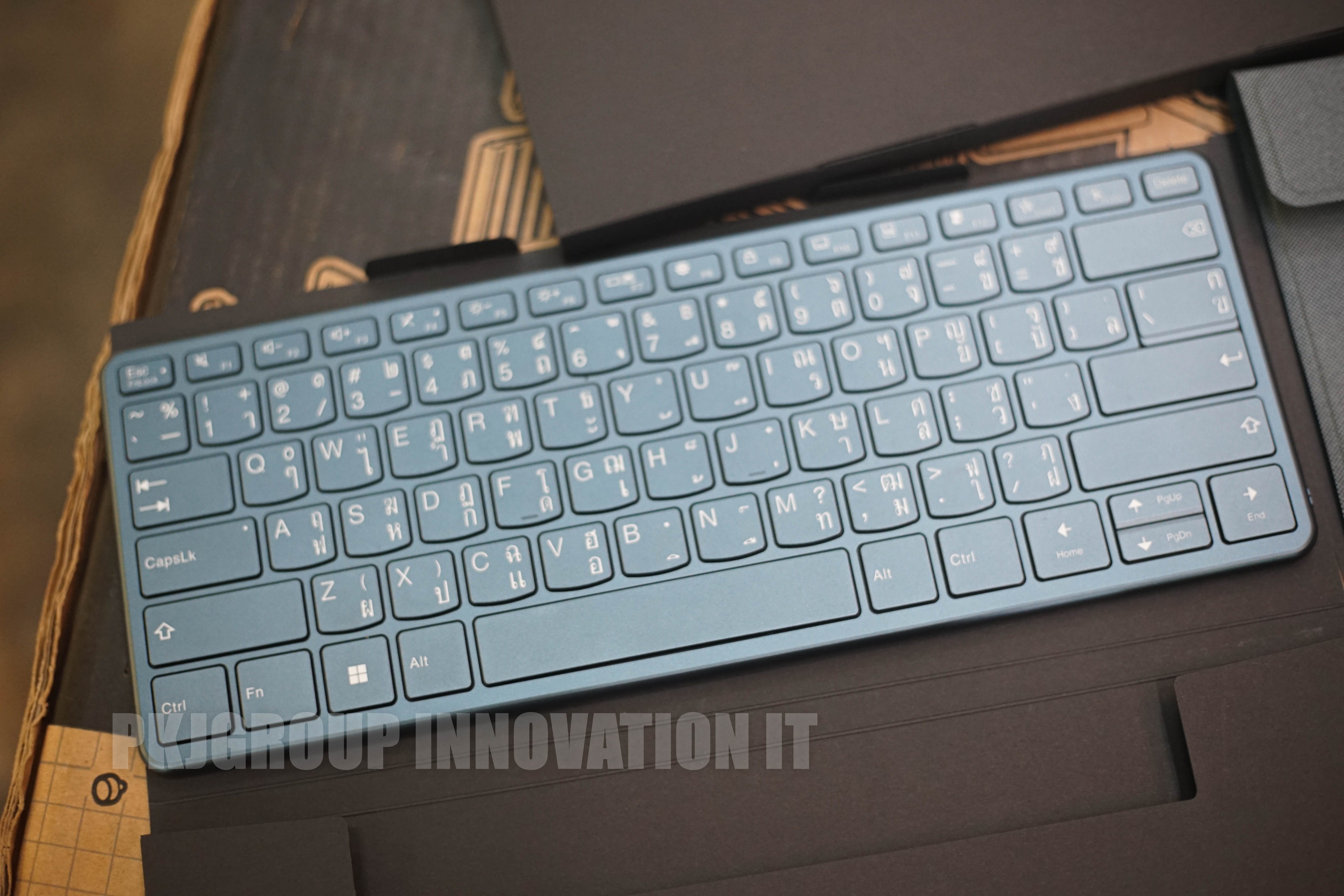 โน๊ตบุ๊คทำงานจอสัมผัสคู่มือสอง Lenovo Yoga book 9 13IRUB 82YQ000PTA i7-1355U RAM 16 GB M.2 1 TB