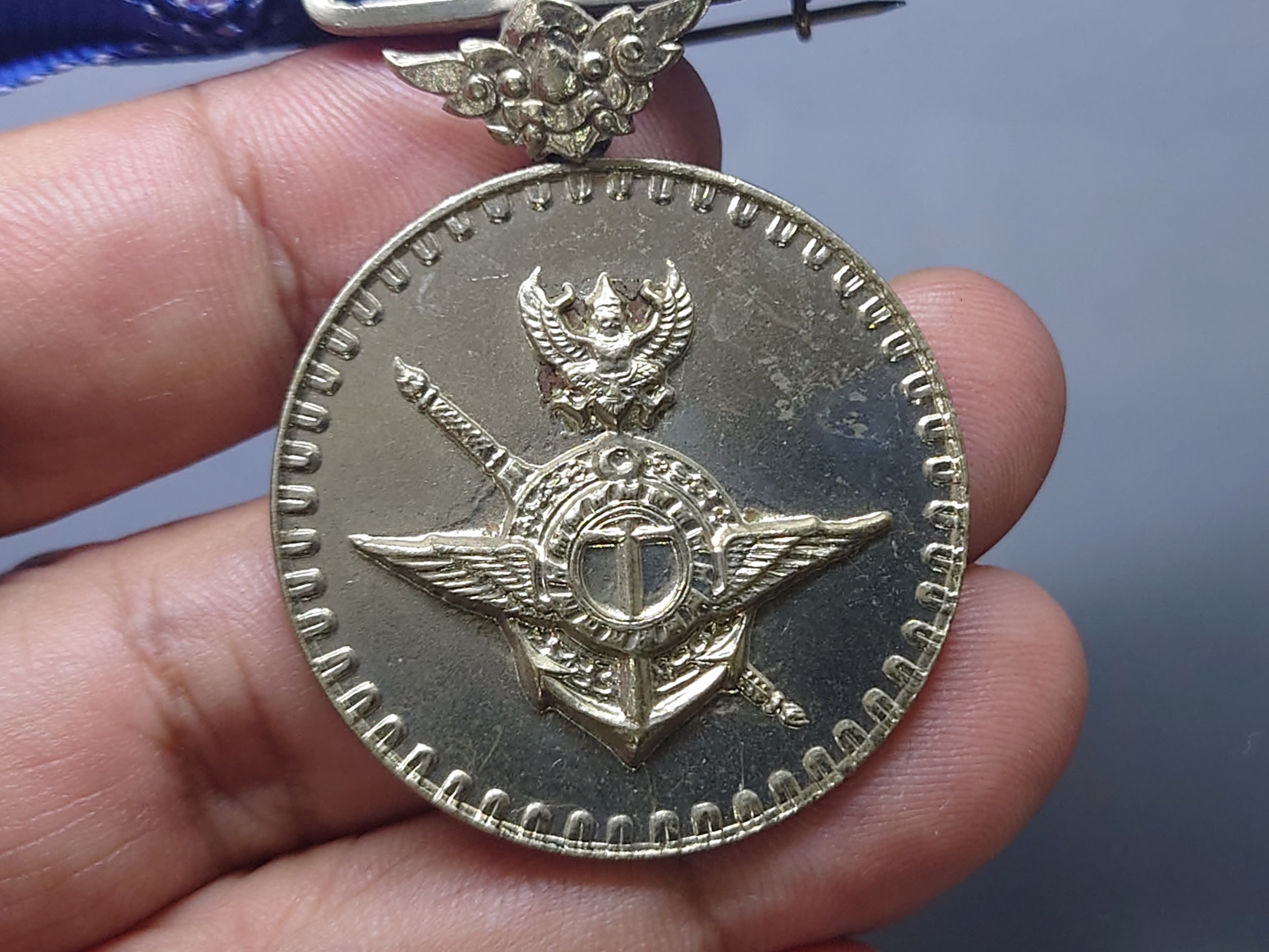 เหรียญสนองเสรีชน (ส.ส.ช.) พ.ศ.2516 แพรเดิมๆ สภาพสวย