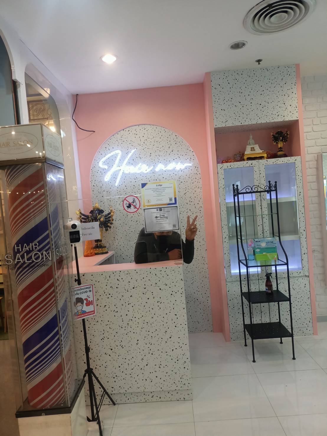 ป้ายไฟตัวอักษรแอลอีดีไฟออกหน้า งานร้านทำผม HAIR NOW
