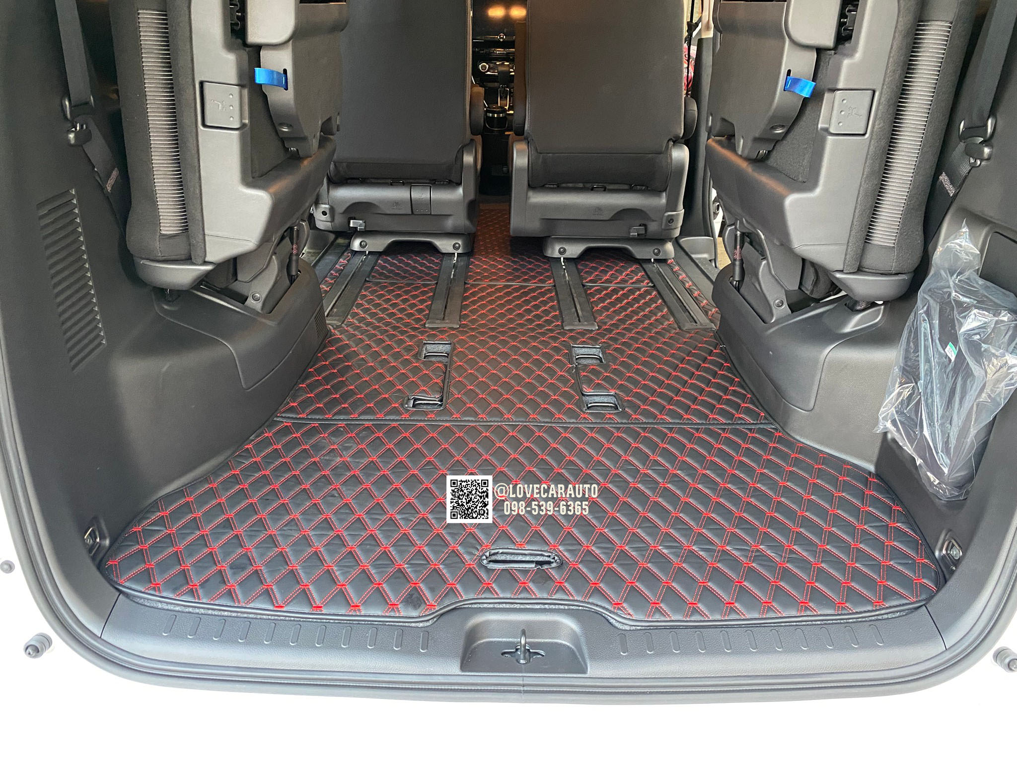 พรมปูพื้นรถยนต์ 6D Nissan Serena Hightway Hybrid 2024-2025 พรมvvip ดำแดง