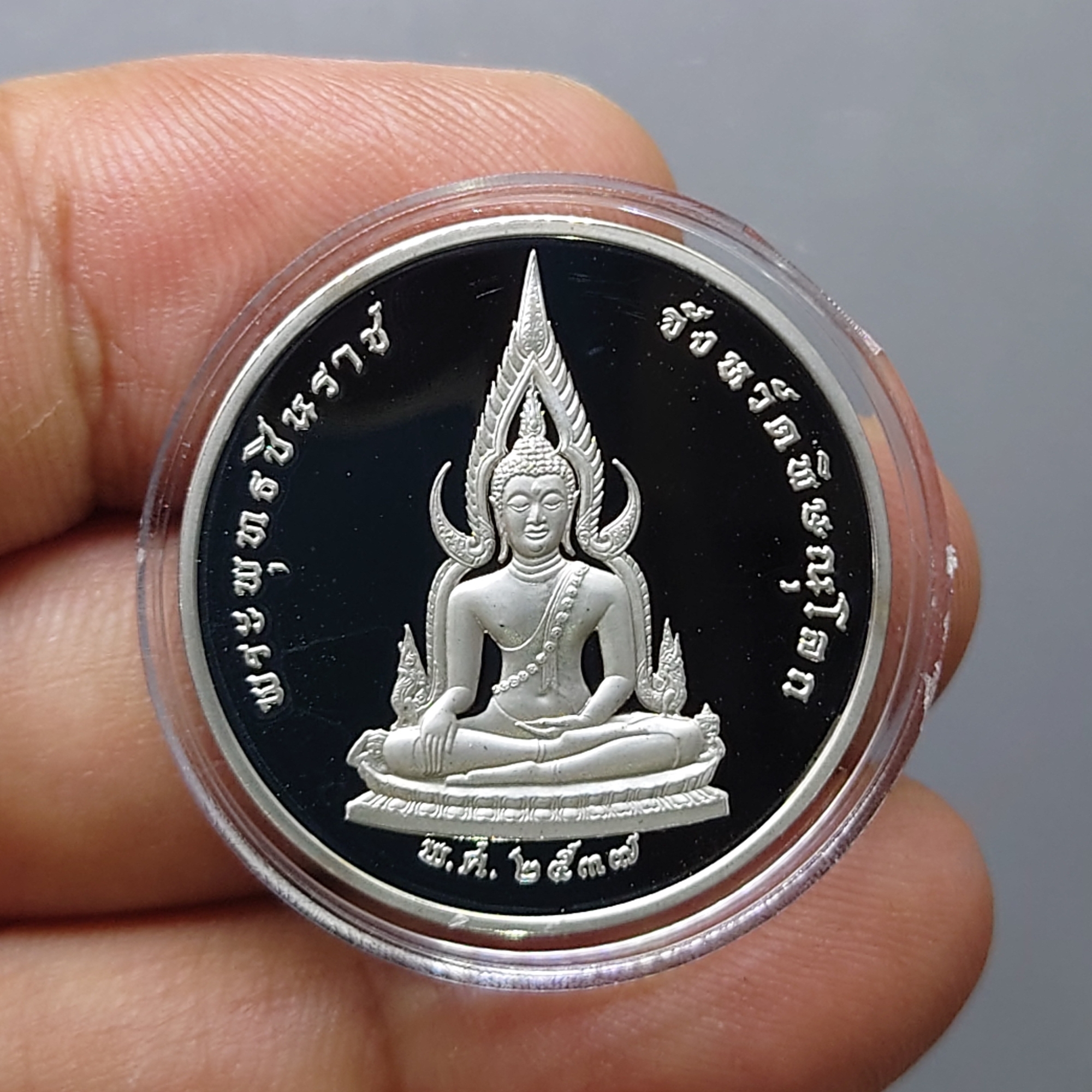 พระพุทธชินราช หลังสมเด็จพระนเรศวรมหาราช รุ่นเสาร์ ๕ "พิมพ์เล็ก เนื้อเงินขัดเงาพ่นทราย" วัดพระศรีรัตนมหาธาตุฯ ปี2537