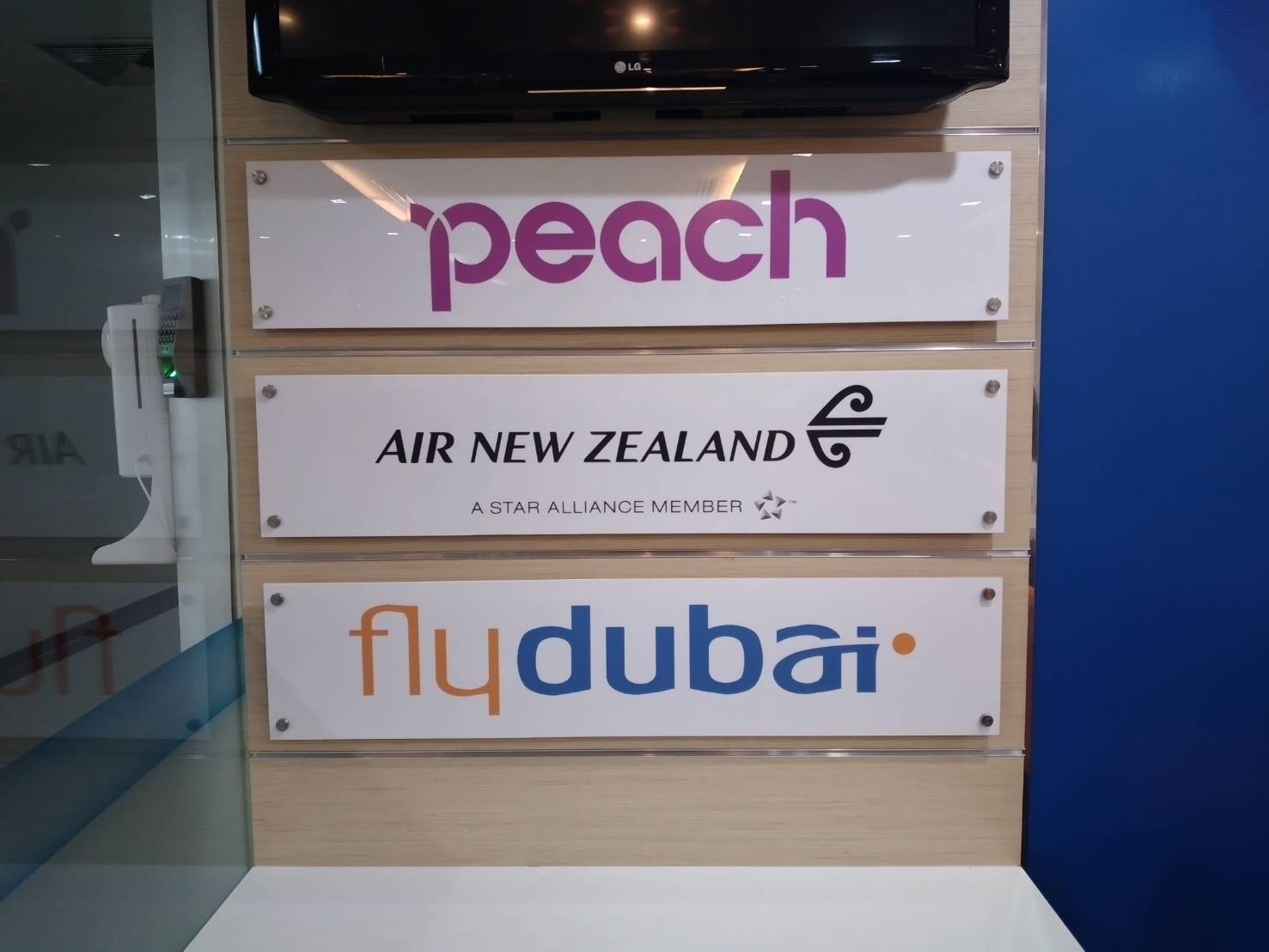 รับทำป้ายอะคริลิค ป้ายชื่ออะคริลิค ป้ายชื่อบริษัท งานบริษัทแอร์ พีเพิล