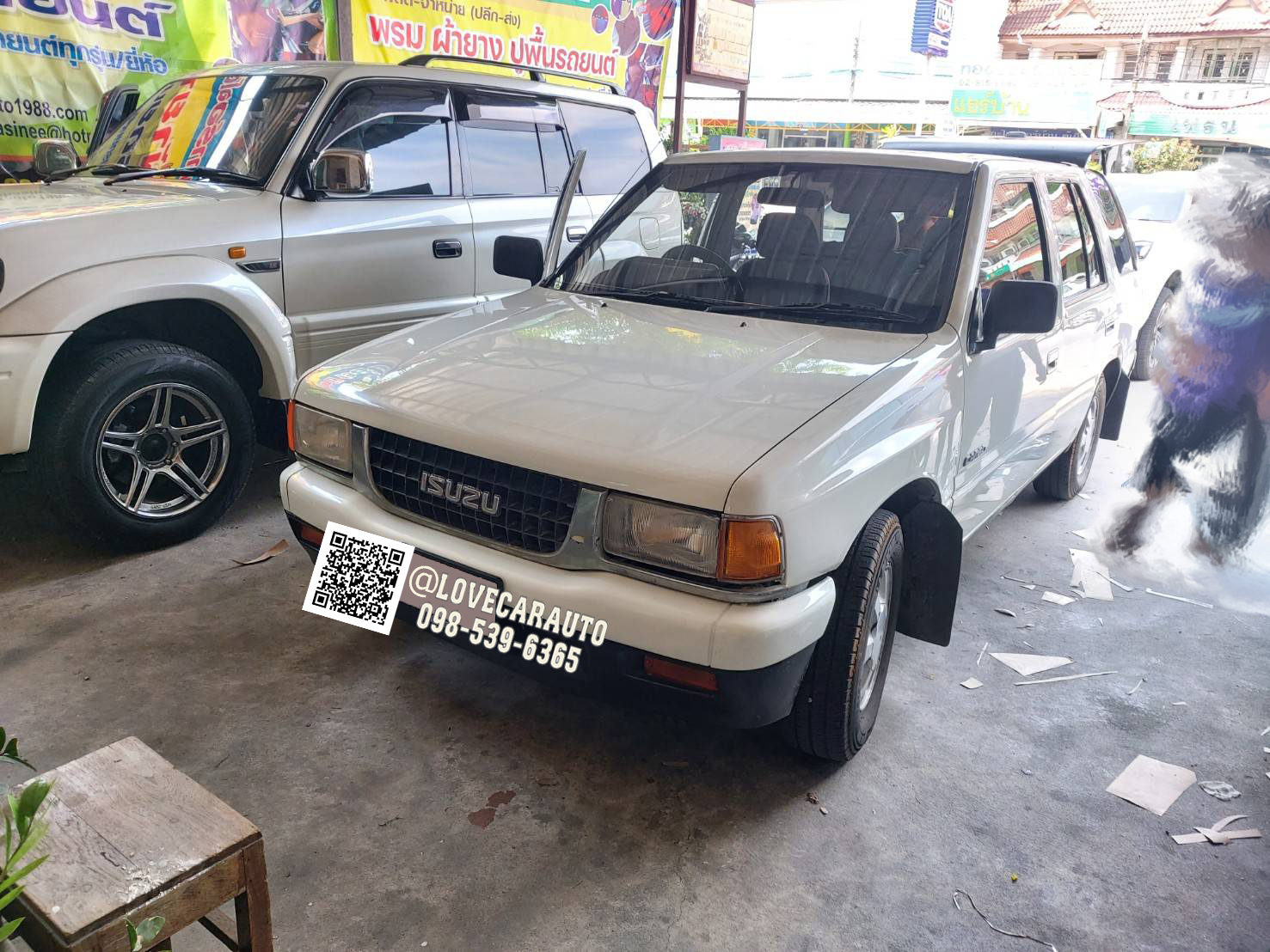 พรมปูพื้นรถยนต์ 6D Isuzu Cameo สีกาแฟ