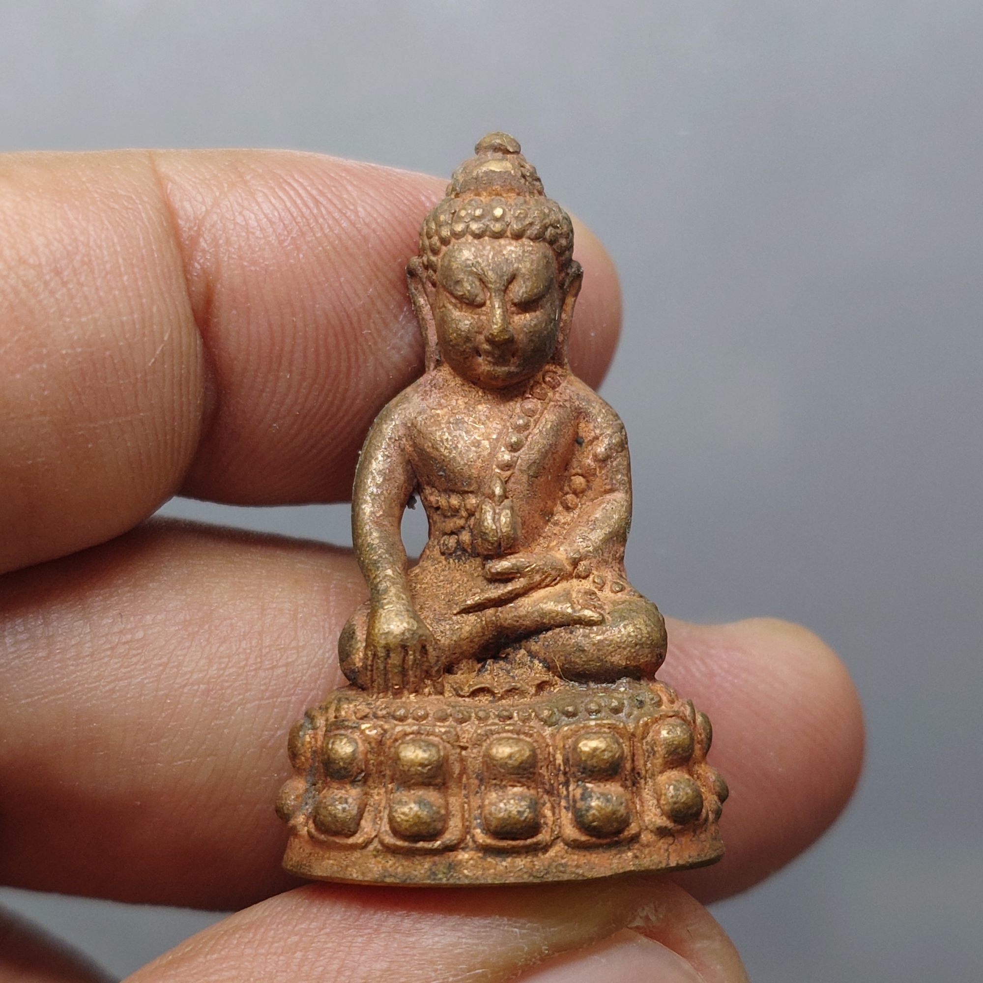 พระกริ่งมงคลประเทศ เนื้อทองแดงโบราณ พิธีมหาพุทธาภิเษก วัดมหาธาตุวรมหาวิหาร จ.นครศรีธรรมราช ปี2553 พร้อมกล่องเดิม