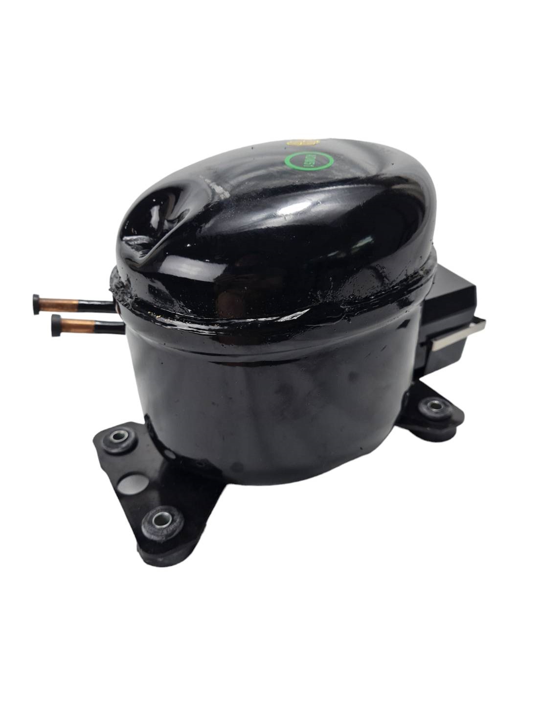 คอมเพรสเซอร์ ADW51 ใช้แทนคอม กุลธรขนาด 1/6 แรงม้า น้ำยา R134a สำหรับตู้แช่เสียงเงียบรุ่นเทียบกุลธร AZA1350