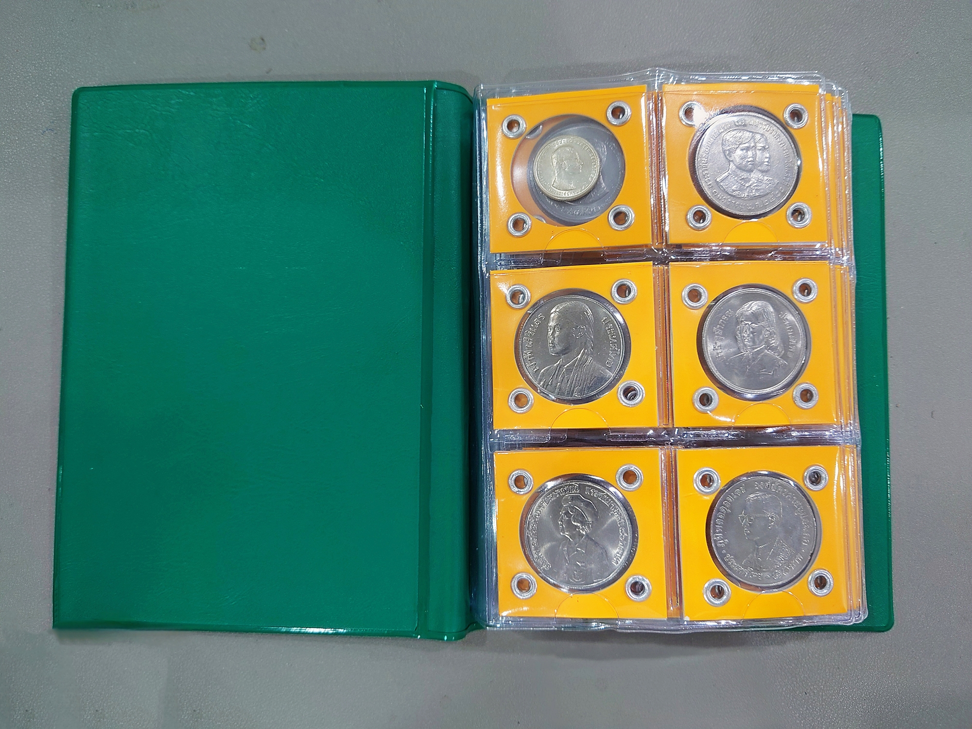 ชุดเหรียญ 10 บาท ครบชุด 47 วาระ (พ.ศ.2520–2537) เนื้อนิเกิล เหรียญไม่ผ่านการใช้ บรรจุเม้าท์เจาะตาไก่ ใส่เล่มสะสมสวยงาม