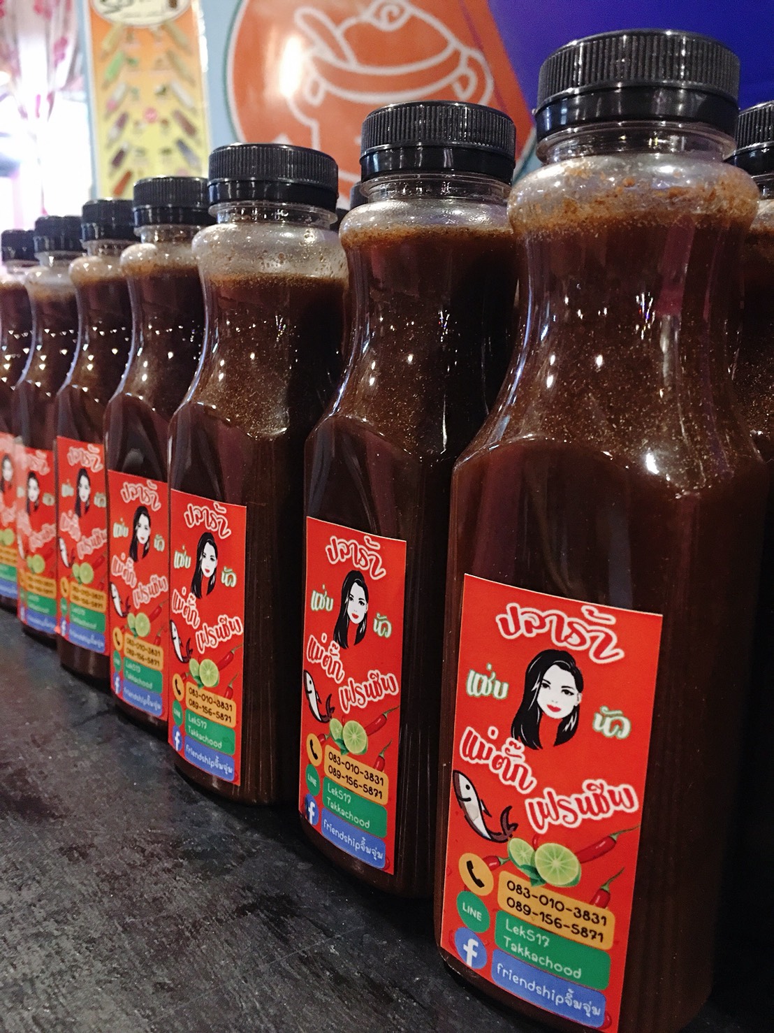 ขวดทรงเหลี่ยมคอเว้า 300 ml ป.34 แพคละ 150 ใบ
