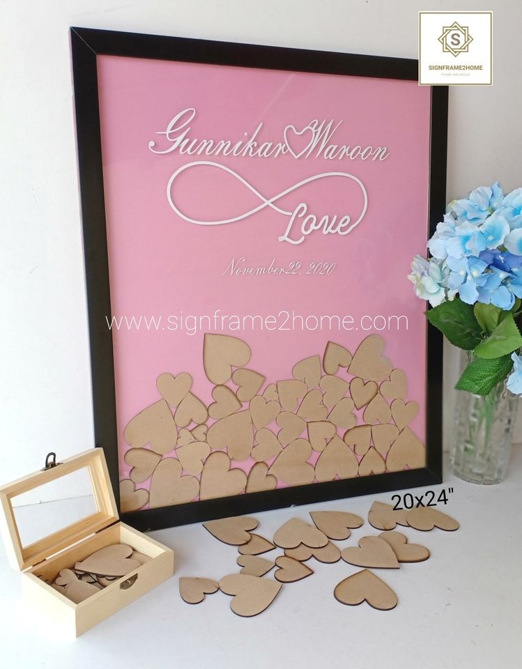 กรอบใส่หัวใจอวยพร ไม้ดำ พื้นชมพู ขนาด 20x24"