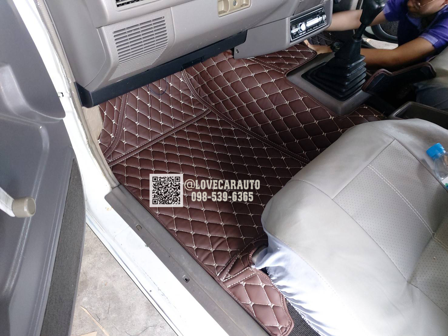 พรมปูพื้นรถยนต์ 6D Isuzu Cameo สีกาแฟ