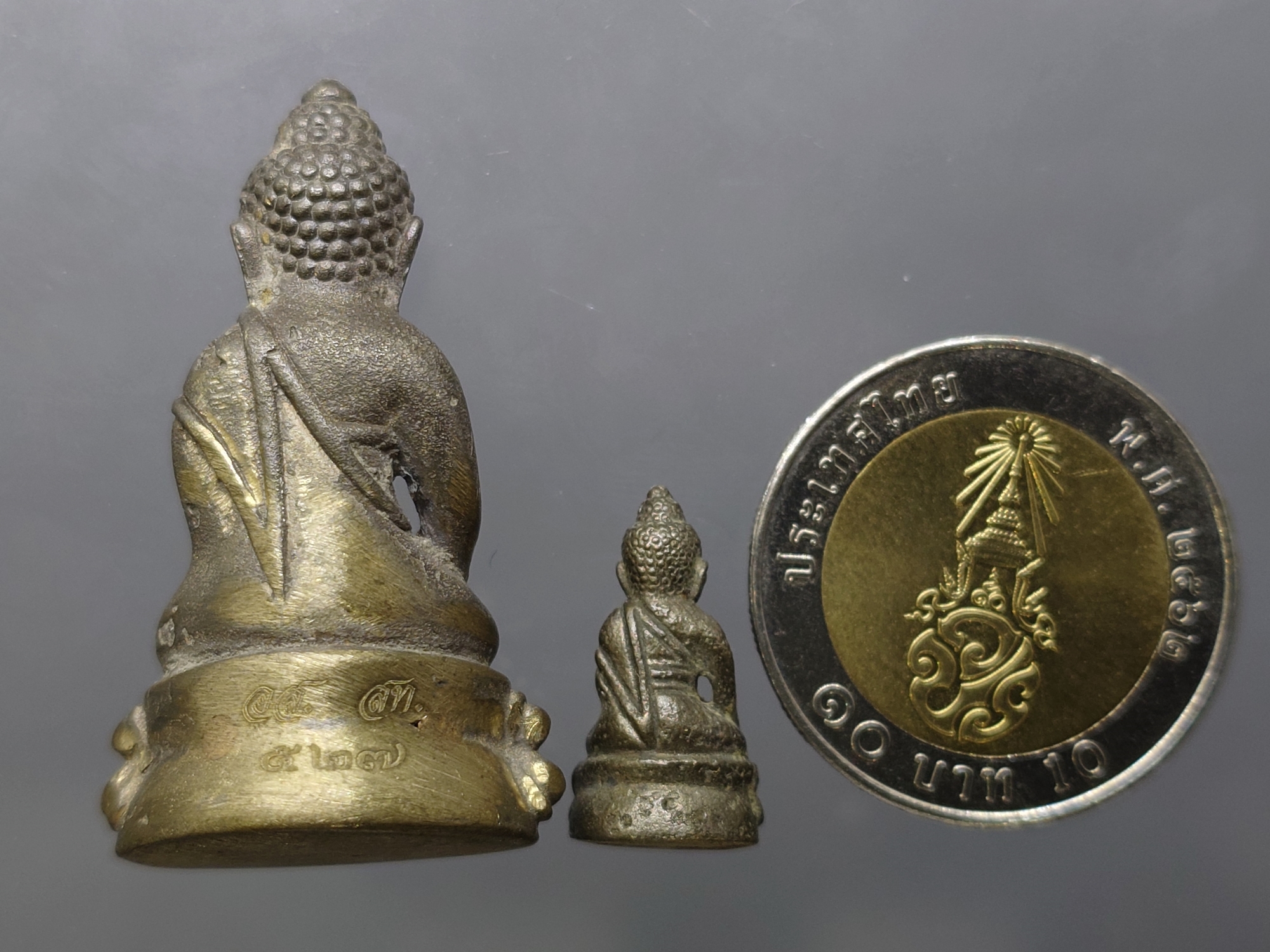 พระกริ่งอัยเรศ - พระชัยวัฒน์ เนื้อนวะโลหะแบบดินไทย สำนักงานอัยการสูงสุดจัดสร้าง พิธีใหญ่ วัดสุทัศนเทพวราราม ปี2559 พร้อมกล่องไม้เดิม