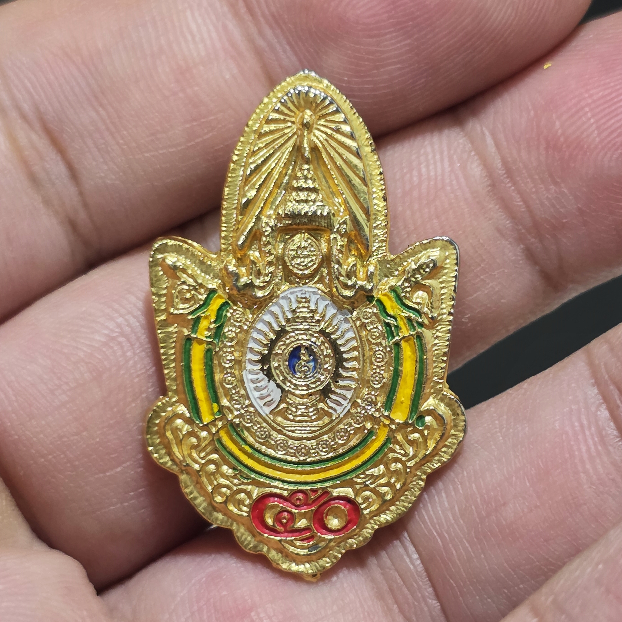 เข็มกลัดพระราชทาน ภปร กะไหล่ทอง ทีระลึกงานพระราชพิธีกาญจนาภิเษก ปี พ.ศ.2539 พร้อมกล่องเดิม