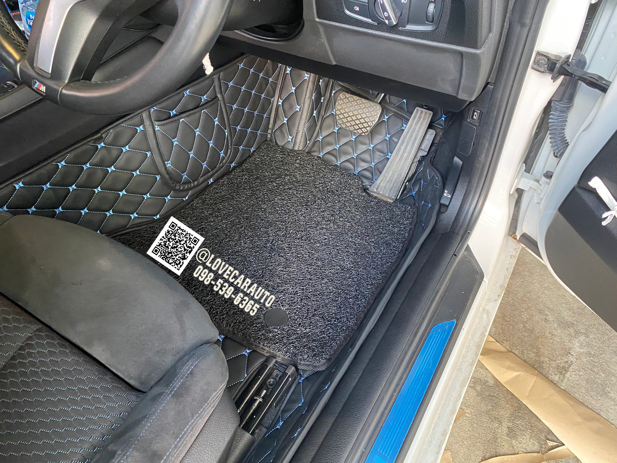 พรมปูพื้นรถยนต์ 7D Bmw 218i Coupe สีดำด้ายฟ้า +ไวนิลสีดำ