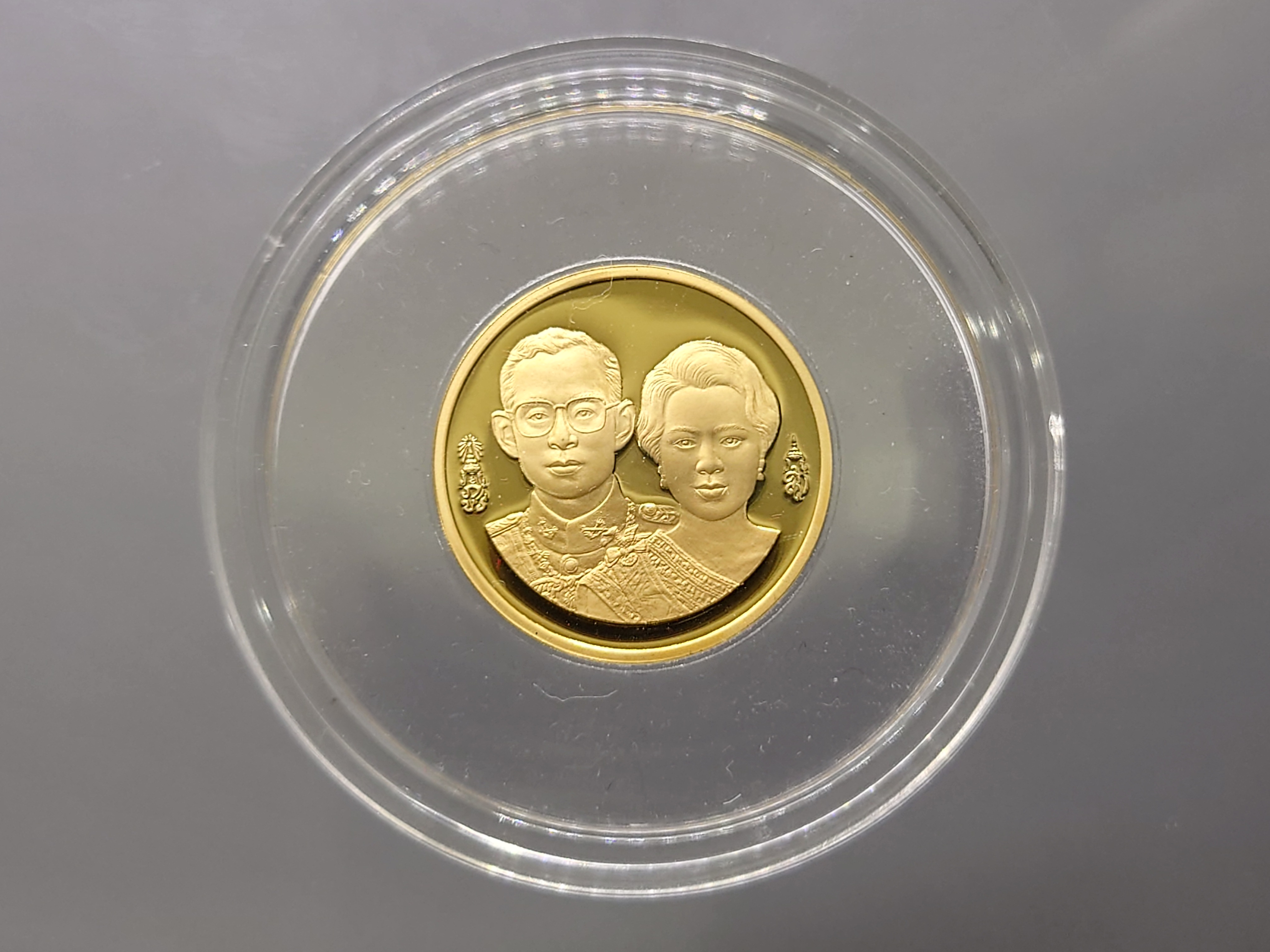 เหรียญที่ระลึก 50 ปี ธนาคารแห่งประเทศไทย เนื้อทองคำ ชนิดขัดเงา (หนัก 2 สลึง) ปี2535 พร้อมกล่องหนัง