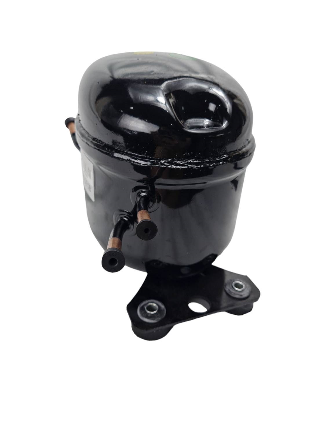 คอมเพรสเซอร์ ADW51 ใช้แทนคอม กุลธรขนาด 1/6 แรงม้า น้ำยา R134a สำหรับตู้แช่เสียงเงียบรุ่นเทียบกุลธร AZA1350