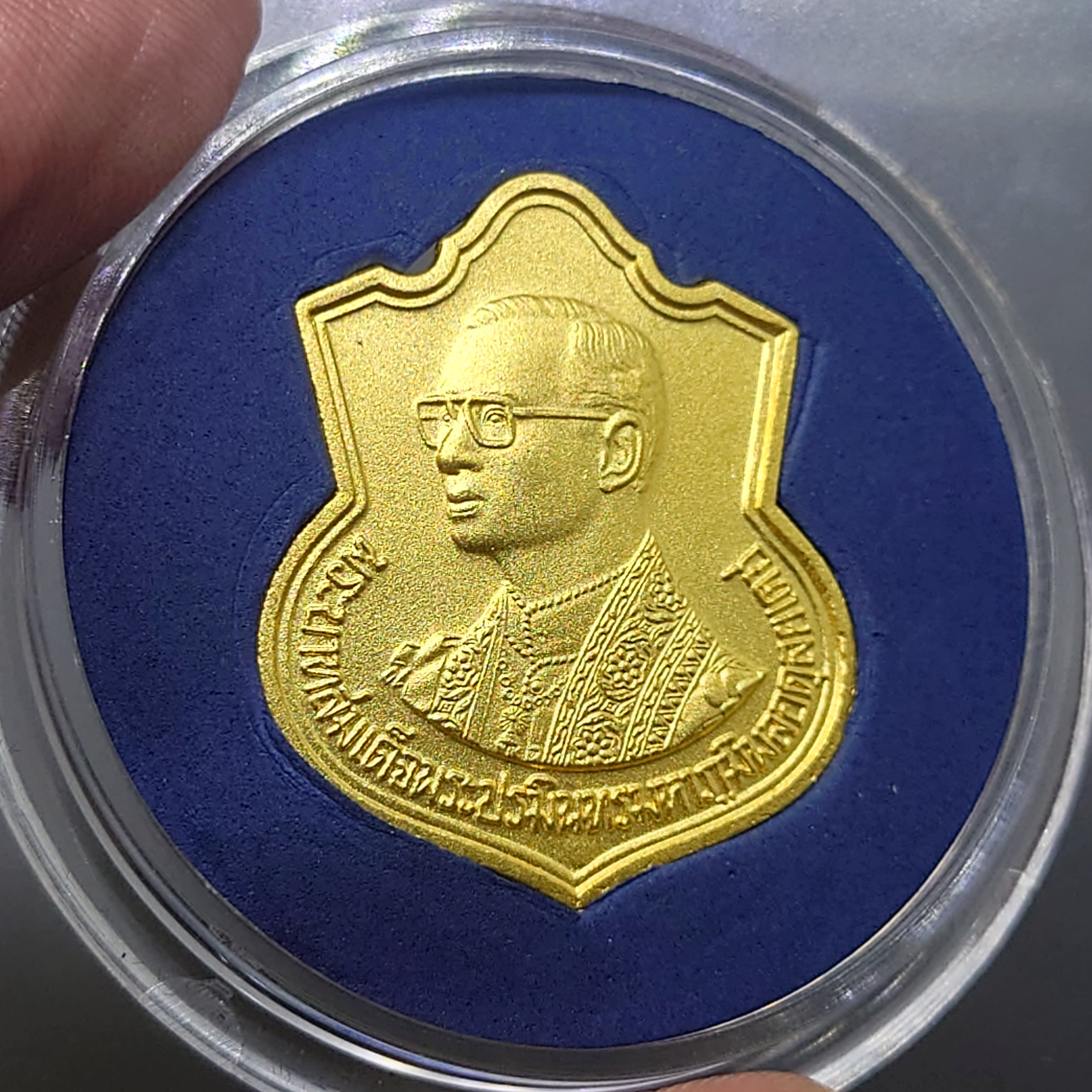 เหรียญเสมา เนื้อทองคำพ่นทราย ที่ระลึก 6 รอบ รัชกาลที่9 มหาดไทยจัดสร้าง พ.ศ.2542 หายาก (หนัก 1 บาท)