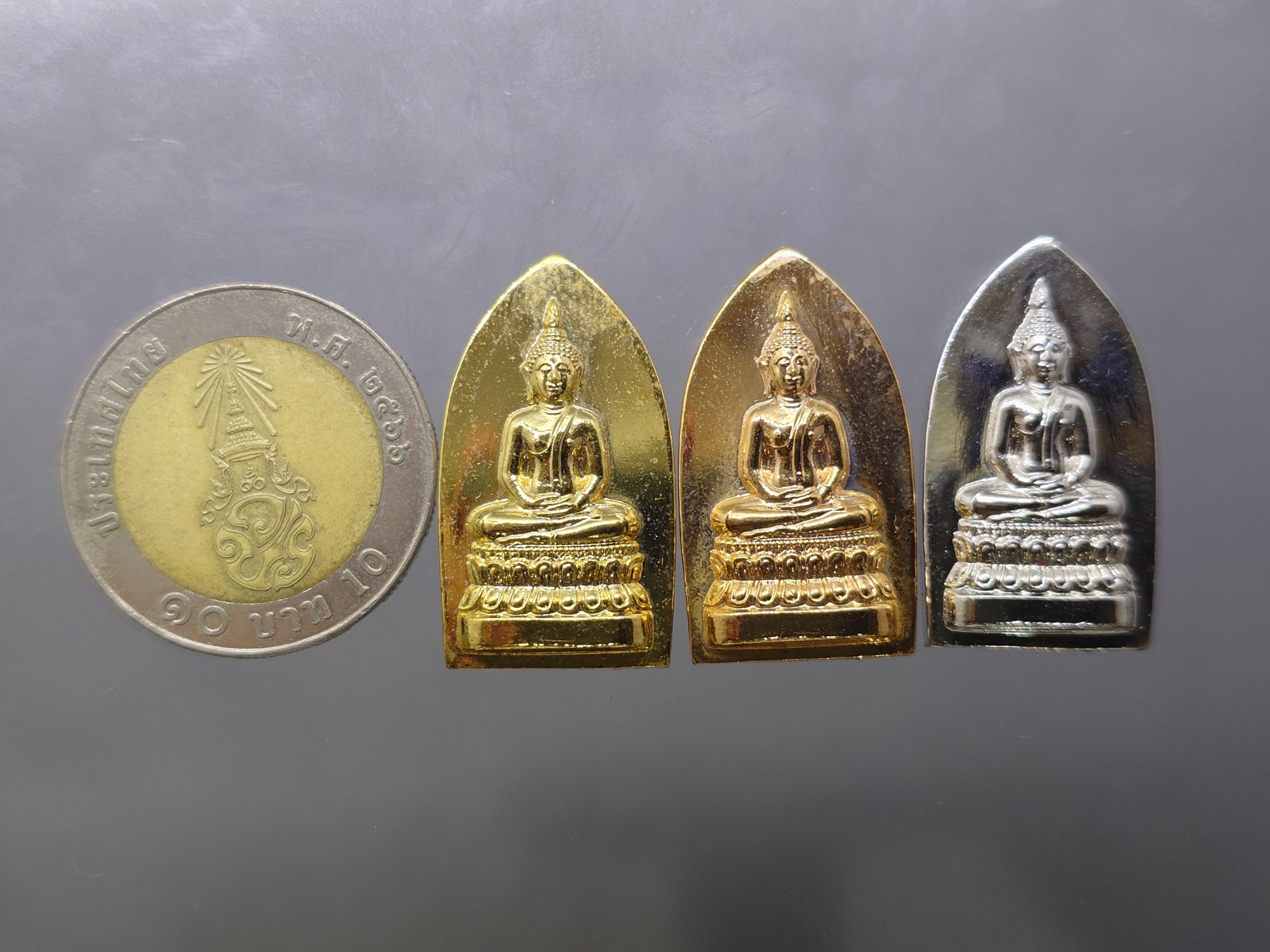 เหรียญสมเด็จศิริราชร้อยปี หลัง ภปร. "ชุดรวมเนื้อชุบทอง ชุบนาค ชุบทองคำขาว" ที่ระลึก 7 รอบ รัชกาลที่9 สมาคมศิษย์เก่าแพทย์ศิริราชฯ จัดสร้าง พ.ศ.2555 พร้อมกล่องเดิม