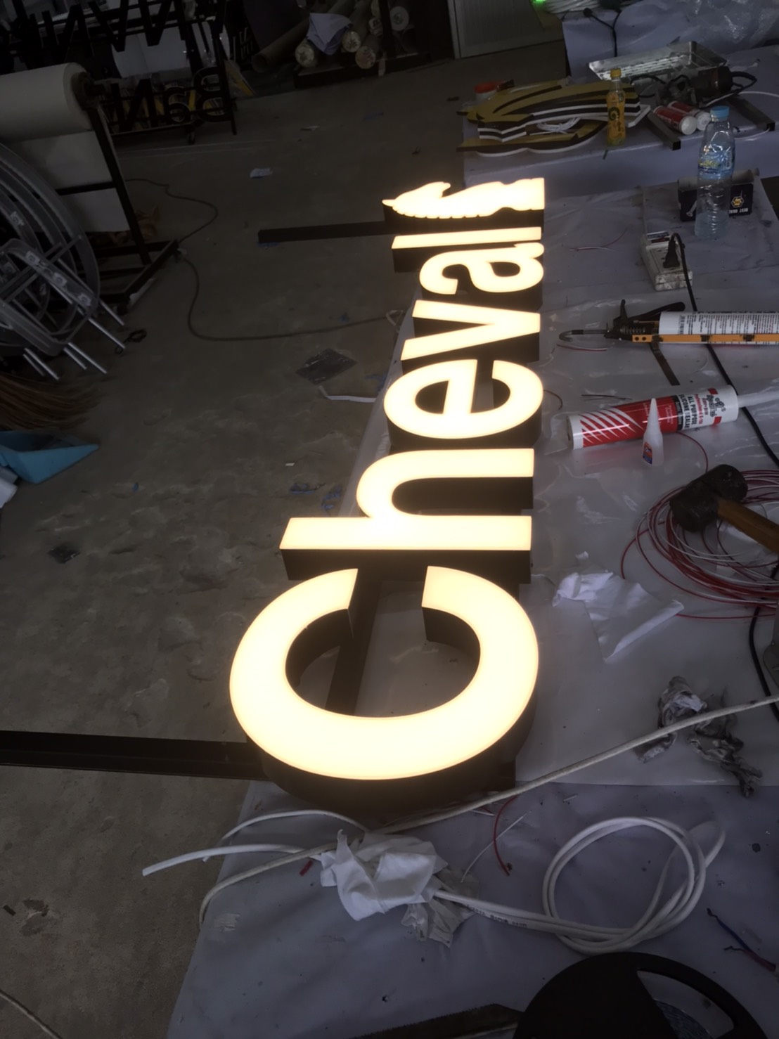 ป้ายไฟLED ไฟออกหน้าขาห้อยหน้าร้าน งาน CHEVAL หัวม้า