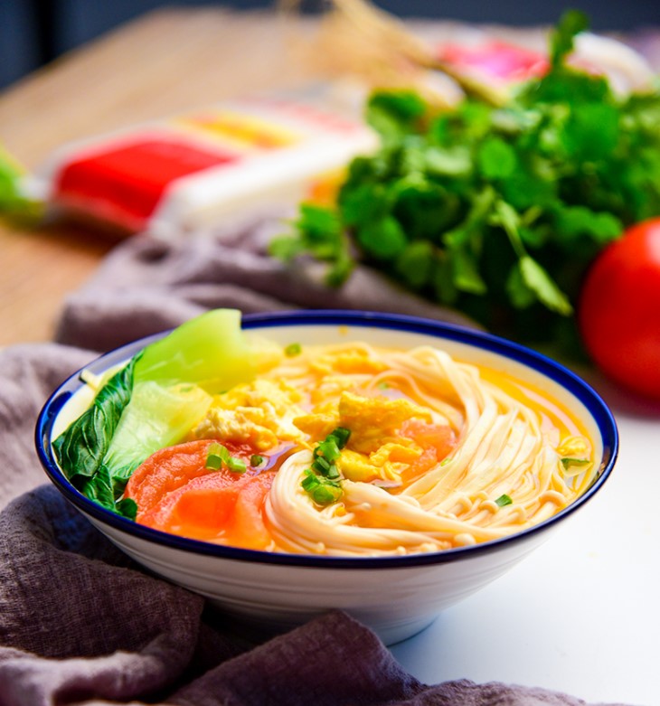 เส้นบะหมี่ไข่ เส้นแบนเล็ก แพคเหลือง (800g)