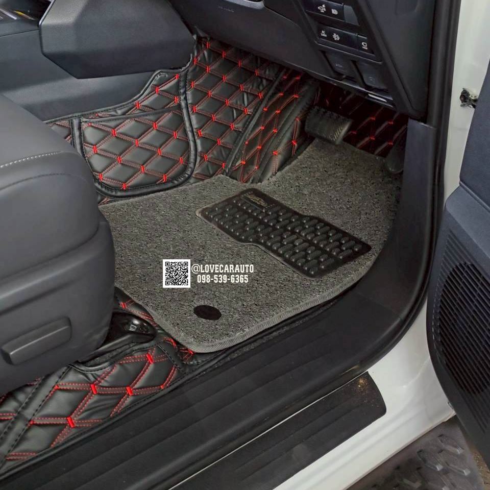 พรมปูพื้นรถยนต์ 7D toyota travo 4ประตู พรมVVIPด้ายคู่ดำด้ายแดง+ดักฝุ่นสีเทา