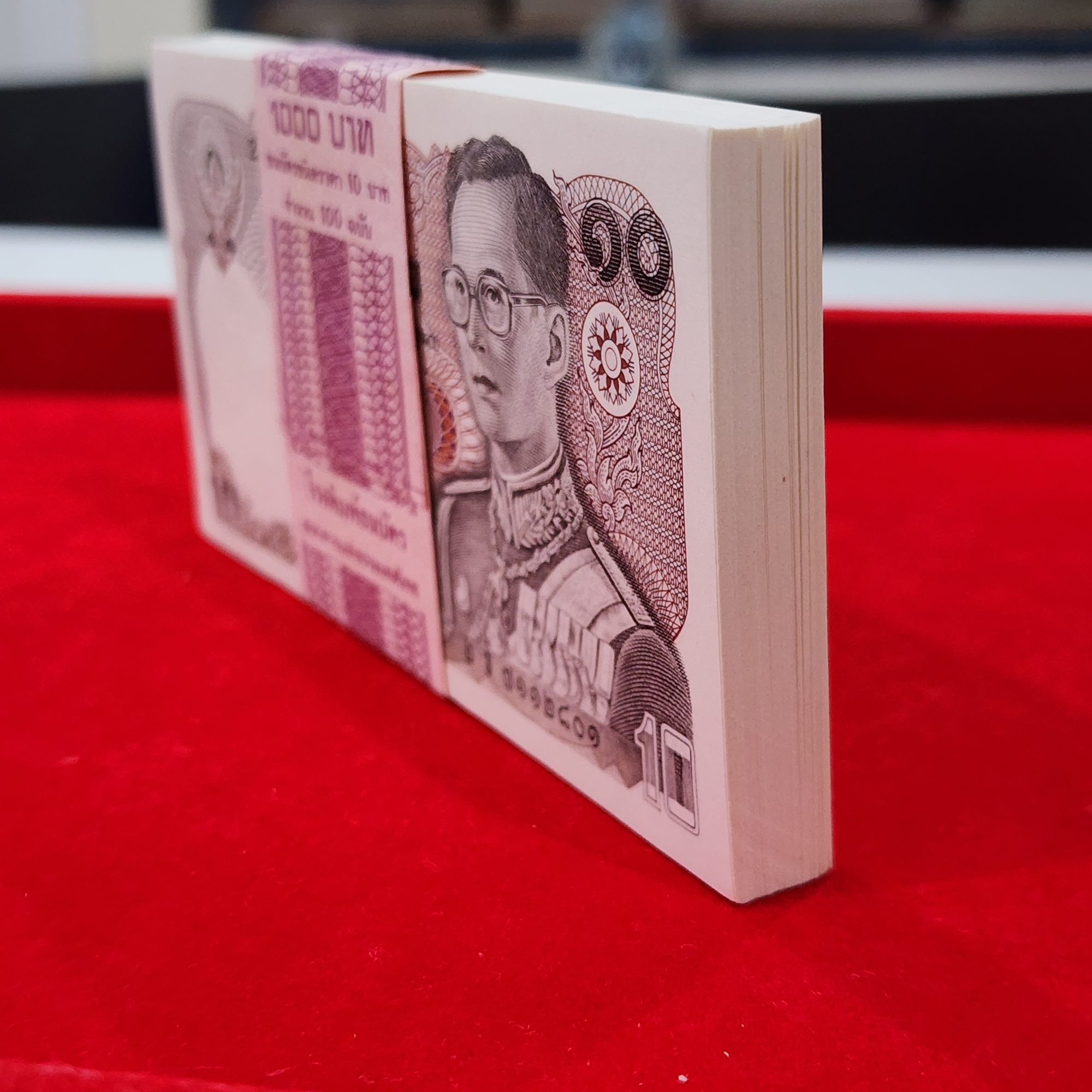 ธนบัตรยกแหนบ 100 ใบ เรียงเลข ธนบัตร 10 บาท แบบ 12 ทรงม้า ไม่ผ่านใช้ ขาวสวย