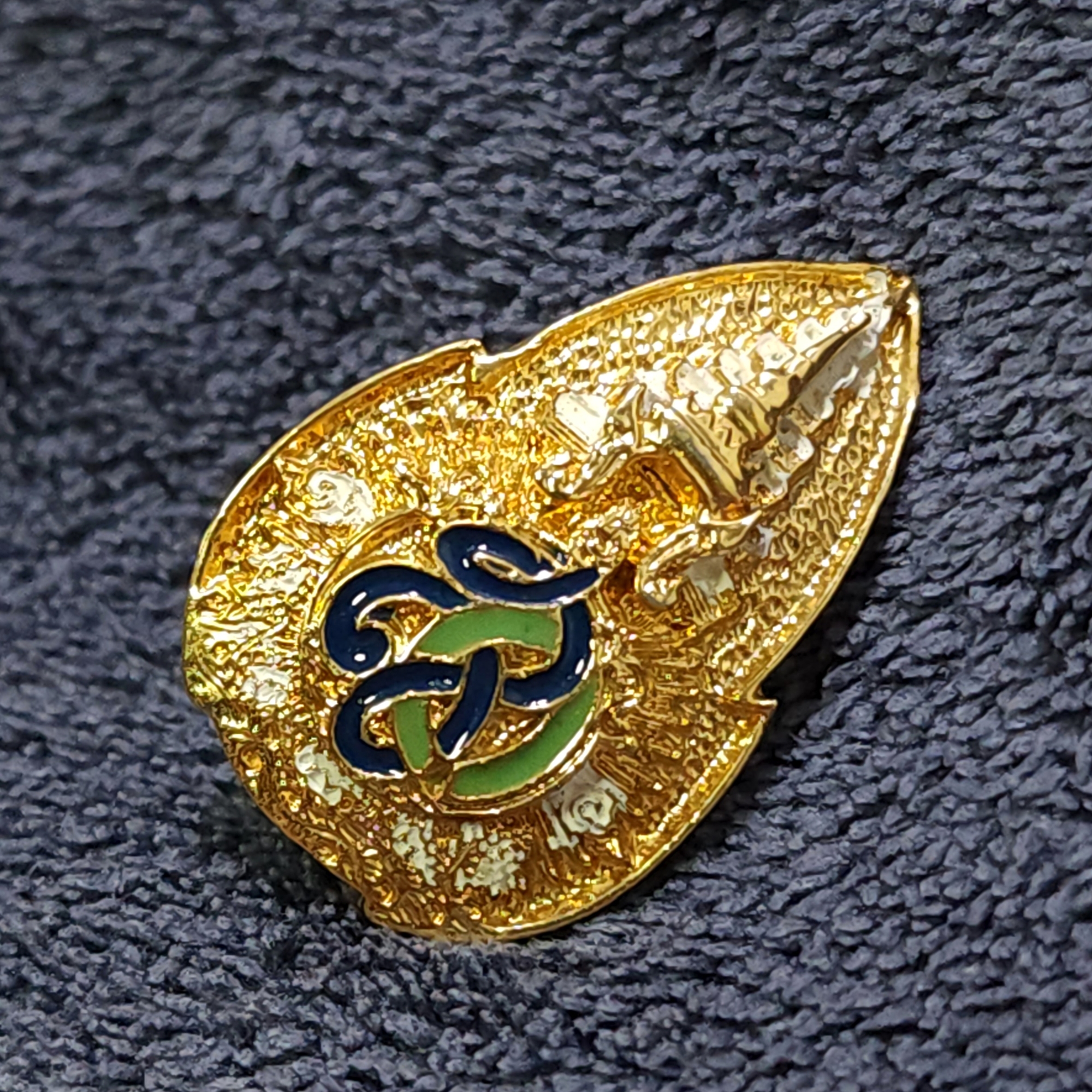 เข็มกลัด เข็มพระราชทาน สก กะไหล่ทอง ลงยา พร้อมกล่องเดิม หายาก