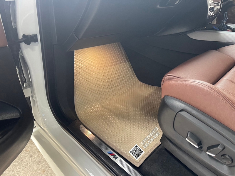 พรมปูพื้นรถยนต์ Bmw X5 2017 กระดุมสีครีม