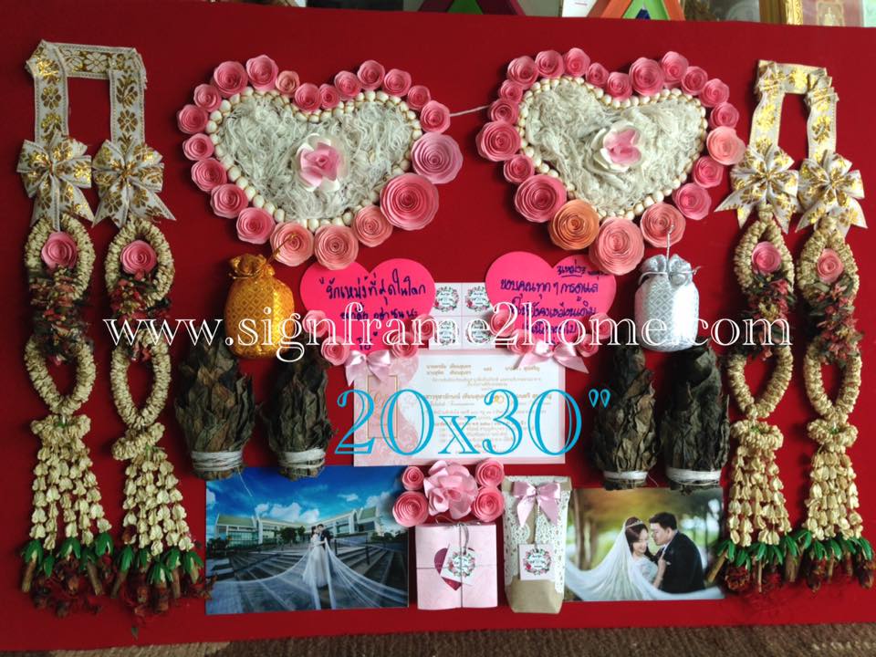 มีกรอบทรงลึก ไม้เรียบโมเดล สีลายไม้ ปูกำมะหยีสีแดง