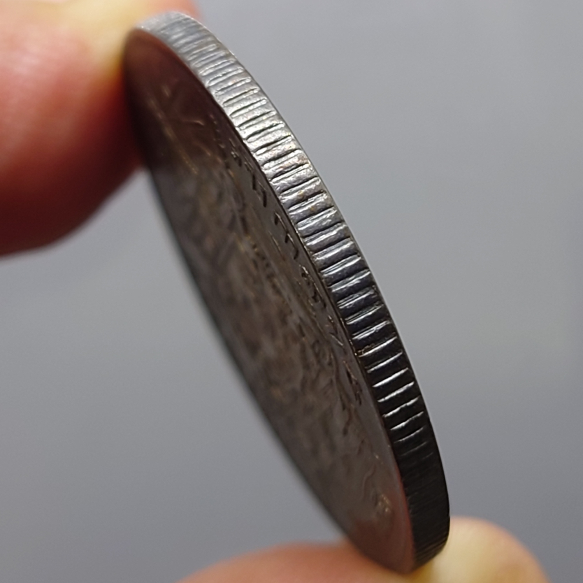 เหรียญเงิน บาทหนึ่ง พระบรมรูป ร.๕ - ตราแผ่นดิน ไม่มี ร.ศ.